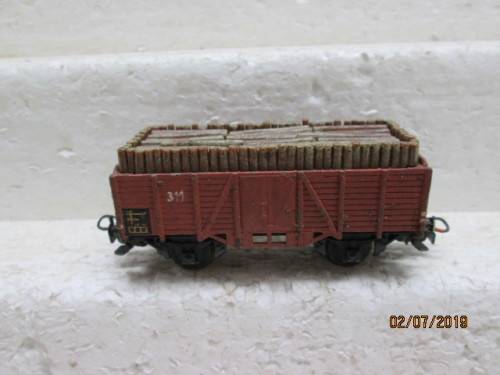 HO SCALE MARKLIN OPEN GOODS WITH WOOD LOAD - LOT 656W