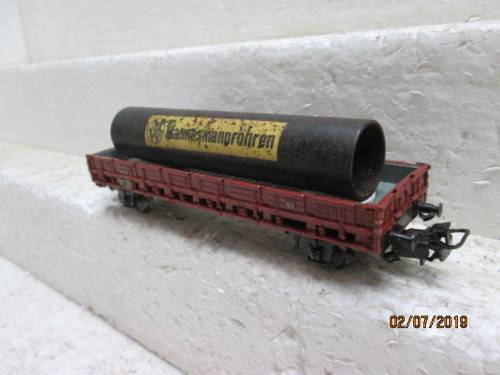 HO SCALE MARKLIN OPEN GOODS WAGON WITH PIPE LOAD - LOT 659W