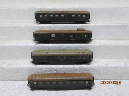 HO SCALE : MARKLIN x4 COACHES (DARK GREEN) - LOT 671W
