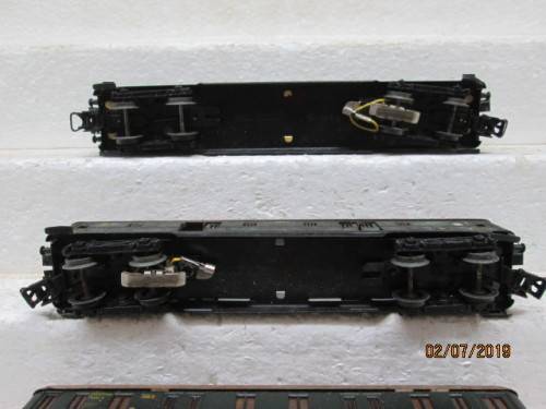 HO SCALE : MARKLIN x4 COACHES (DARK GREEN) - LOT 671W