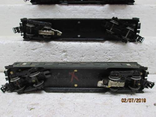 HO SCALE : MARKLIN x4 COACHES (DARK GREEN) - LOT 671W