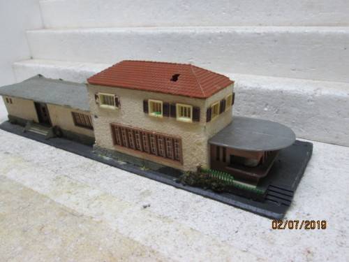 HO SCALE : FALLER STATION BUILDING - LOT 677W
