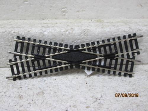 HO/OO SCALE : HORNBY LEFT HAND DIAMOND CROSSING R614 (BOXED) - LOT 149X