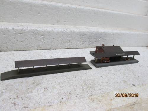 N SCALE : STATION BUILDING WITH PLATFORMS - LOT 519X