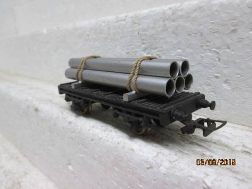 HO SCALE : POCHER OPEN GOODS WITH PIPE LOAD - LOT 600X