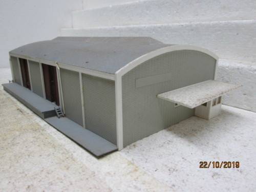 HO SCALE : LARGE ENGINE SHED / OFF-LOADING SHED - LOT 66Y