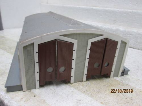 HO SCALE : LARGE ENGINE SHED / OFF-LOADING SHED - LOT 66Y