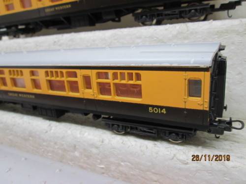 HO SCALE : LIMA GREAT WESTERN x3 COACHES (BOXED) - LOT 674Y