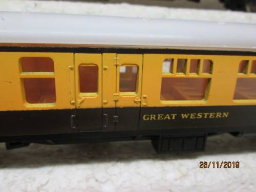 HO SCALE : LIMA GREAT WESTERN x3 COACHES (BOXED) - LOT 674Y