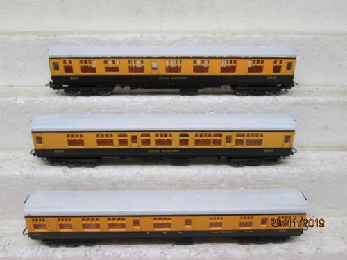 HO SCALE : LIMA GREAT WESTERN x3 COACHES (BOXED) - LOT 675Y