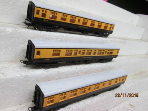 HO SCALE : LIMA GREAT WESTERN x3 COACHES (BOXED) - LOT 675Y