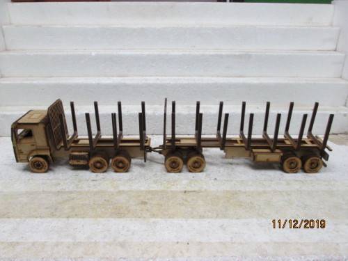 1:32 SCALE HINO 500 TIMBER TRUCK WITH TRAILER - LOT 771Y