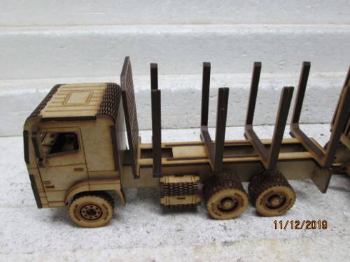 1:32 SCALE HINO 500 TIMBER TRUCK WITH TRAILER - LOT 771Y