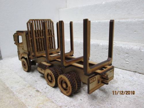 1:32 SCALE HINO 500 TIMBER TRUCK WITH TRAILER - LOT 771Y