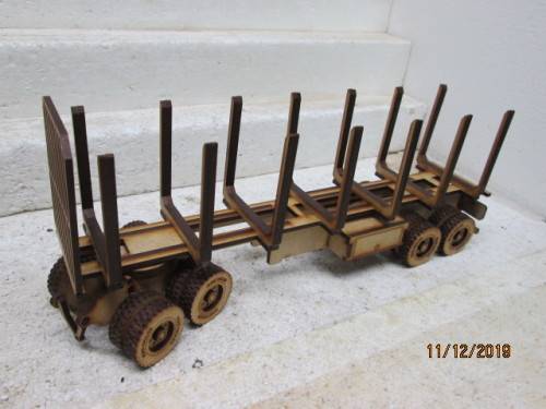 1:32 SCALE HINO 500 TIMBER TRUCK WITH TRAILER - LOT 771Y