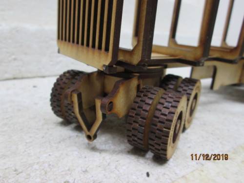 1:32 SCALE HINO 500 TIMBER TRUCK WITH TRAILER - LOT 771Y