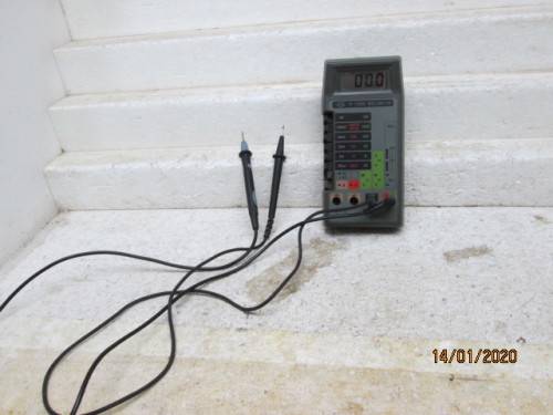 YFE YF-1100A DIGITAL MULTIMETER : - LOT 815Y