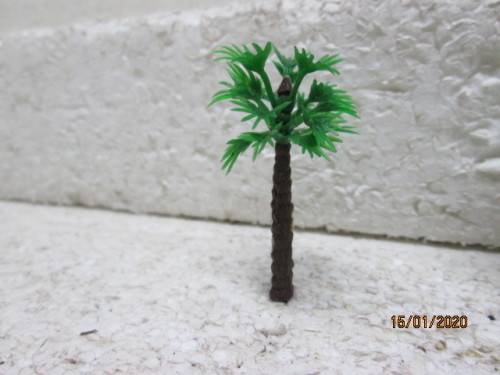 HO SCALE : SMALL PLAM TREES x10 - LOT 841Y