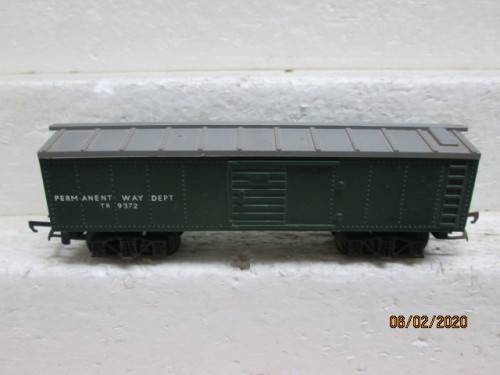 OO SCALE : TRI-ANG BOX CAR (CLEANING CAR) - LOT 152z