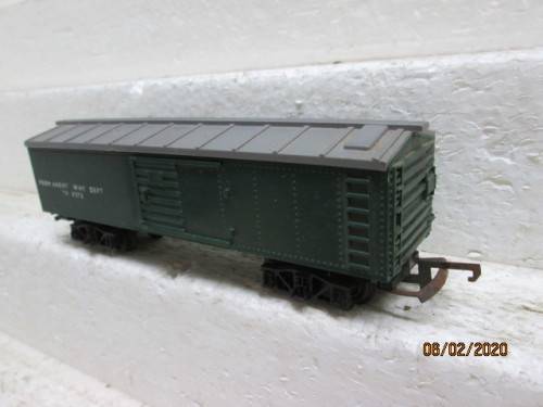 OO SCALE : TRI-ANG BOX CAR (CLEANING CAR) - LOT 152z