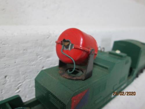 OO SCALE : TRI-ANG ARMY SET (EXTRA HEAVY LOW WELL WAGON WITH SEARCHLIGHT) - LOT 402z