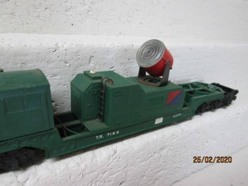 OO SCALE : TRI-ANG ARMY SET (EXTRA HEAVY LOW WELL WAGON WITH SEARCHLIGHT) - LOT 402z