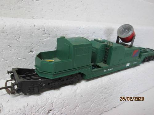 OO SCALE : TRI-ANG ARMY SET (EXTRA HEAVY LOW WELL WAGON WITH SEARCHLIGHT) - LOT 402z