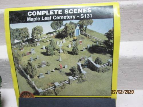 HO SCALE : WOODLANDS SCENICS : MAPLE LEAF CEMETERY KIT (BOXED) - LOT 536z