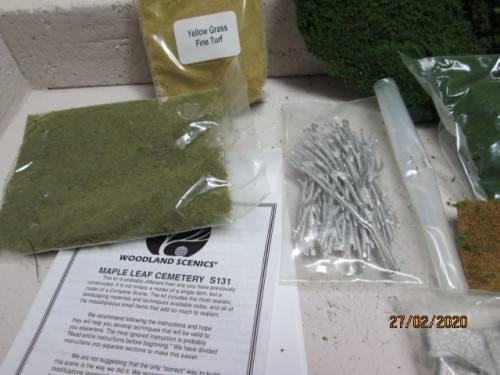 HO SCALE : WOODLANDS SCENICS : MAPLE LEAF CEMETERY KIT (BOXED) - LOT 536z
