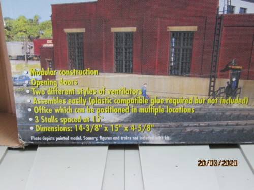 HO SCALE : ATLAS ROUNDHOUSE 3-BAY ENGINE SHED KIT (BOXED) - LOT 584z