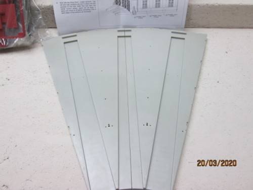 HO SCALE : ATLAS ROUNDHOUSE 3-BAY ENGINE SHED KIT (BOXED) - LOT 584z