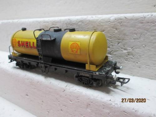 HO SCALE : RIVAROSSI SHELL TANKER (BOXED) - LOT 634z
