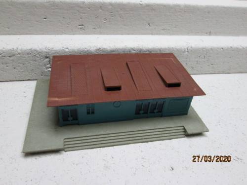 HO SCALE : LIMA FREIGHT DEPOT - LOT 653z