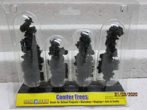 HO SCALE : WOODLAND SCENICS : x4 CONIFER TREES (BOXED) - LOT 839z