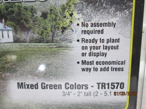 HO SCALE : WOODLAND SCENICS : x38 DECIDUOUS TREES (BOXED) - LOT 845z