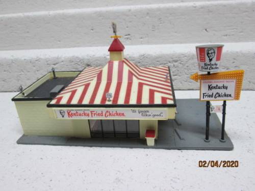 HO SCALE : KENTUCKY FRIED CHICKEN DRIVE-THROUGH - LOT 50AA