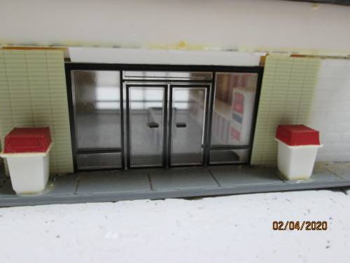 HO SCALE : KENTUCKY FRIED CHICKEN DRIVE-THROUGH - LOT 50AA