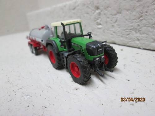 HO SCALE : WIKING FENDT TRACTOR & FARM TANKER - LOT 81AA