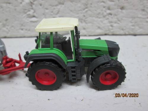 HO SCALE : WIKING FENDT TRACTOR & FARM TANKER - LOT 81AA