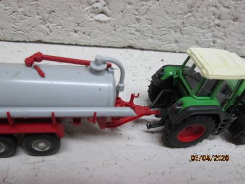 HO SCALE : WIKING FENDT TRACTOR & FARM TANKER - LOT 81AA