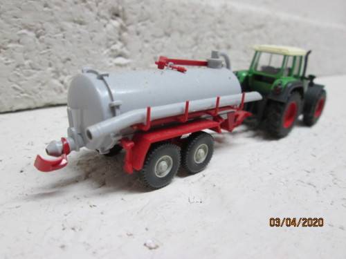HO SCALE : WIKING FENDT TRACTOR & FARM TANKER - LOT 81AA