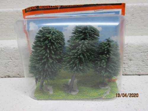 HO SCALE : SCENIC MODELLING : x3 DARK GREEN TREES (BOXED) - LOT 200AA