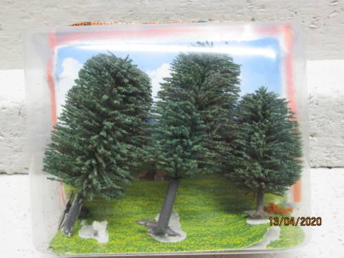 HO SCALE : SCENIC MODELLING : x3 DARK GREEN TREES (BOXED) - LOT 200AA