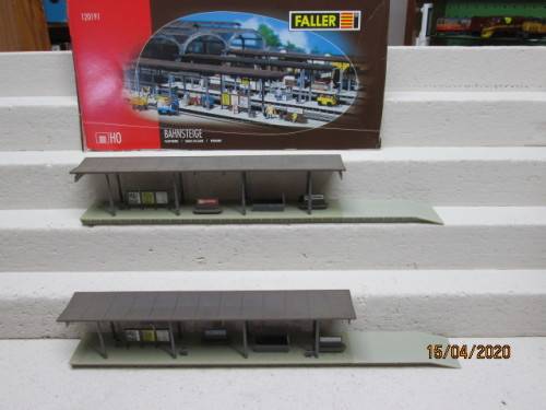 HO SCALE : FALLER x2 PLATFORMS WITH ACCESSORIES No 120191 - LOT 264AA