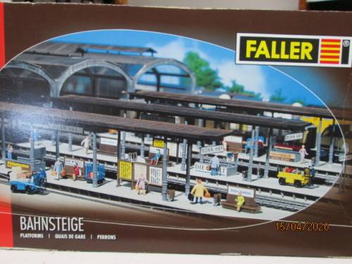 HO SCALE : FALLER x2 PLATFORMS WITH ACCESSORIES No 120191 - LOT 264AA