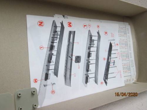 HO SCALE : FALLER x2 PLATFORMS WITH ACCESSORIES No 120191 - LOT 264AA