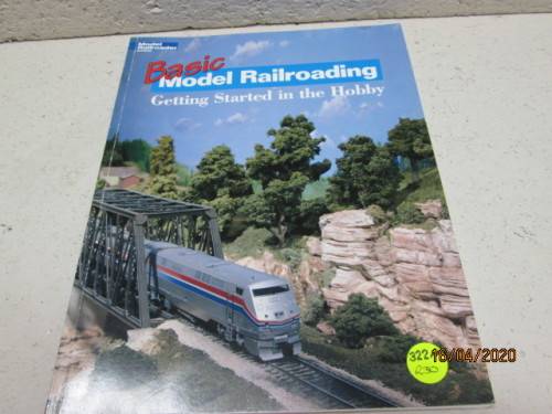 MODEL RAILROADER MAGAZINE : BASIC MODEL RAILROADING  - LOT 322AA