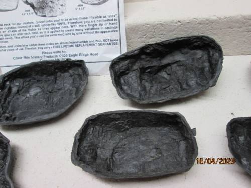 HO SCALE : COLOR-RITE: SILICON ROCK MOULDS x8 - LOT 384AA