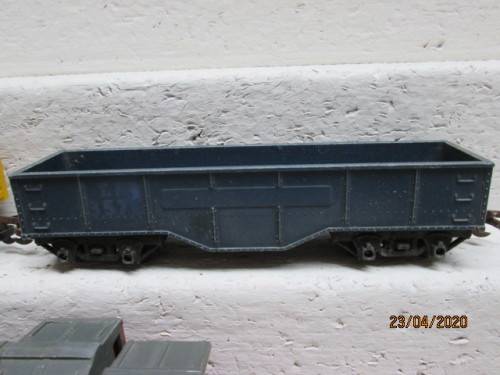 OO SCALE : TRI-ANG GOODS WAGONS x3 (MADE IN SOUTH AFRICA) - LOT 485AA