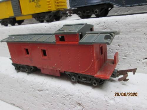 OO SCALE : TRI-ANG GOODS WAGONS x3 (MADE IN SOUTH AFRICA) - LOT 485AA